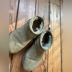 Ugg ultra mini olive green